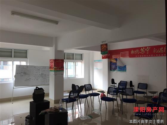 两间办公室出租，价格实惠，停车方便！