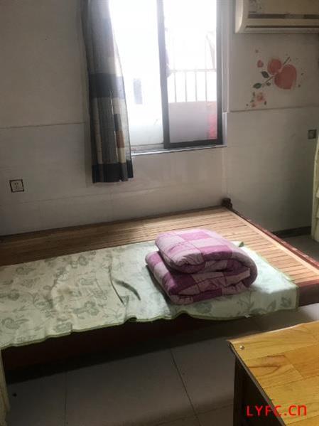朝阳街简装1房/1厅/1卫朝南好房550元/月