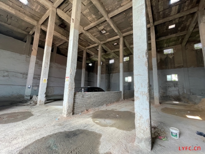 城西佳苑1楼毛坯好房多房/多厅朝南800平米10000元/月