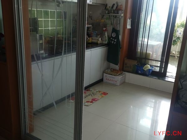 出租翠屏新村4加顶180平2000元月精致装设施全423型一手微信同号1891