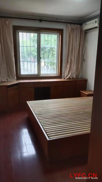 出租昆仑东苑1/5楼90平2000元有储精致装设施全221型一手微信同号189