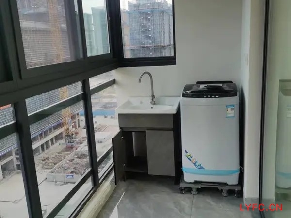 出租贝桥小区9/10楼128平2500元月新装修设施全422型一手微信同号1