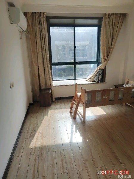 出租鑫盛景园4楼144平2500元月精致装修设施全422型一手微信同号1891